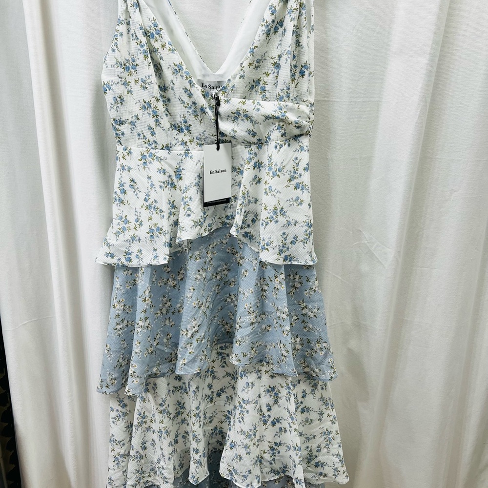Beautiful never been worn En Saison Bellamy Floral Tiered MIDI Dress